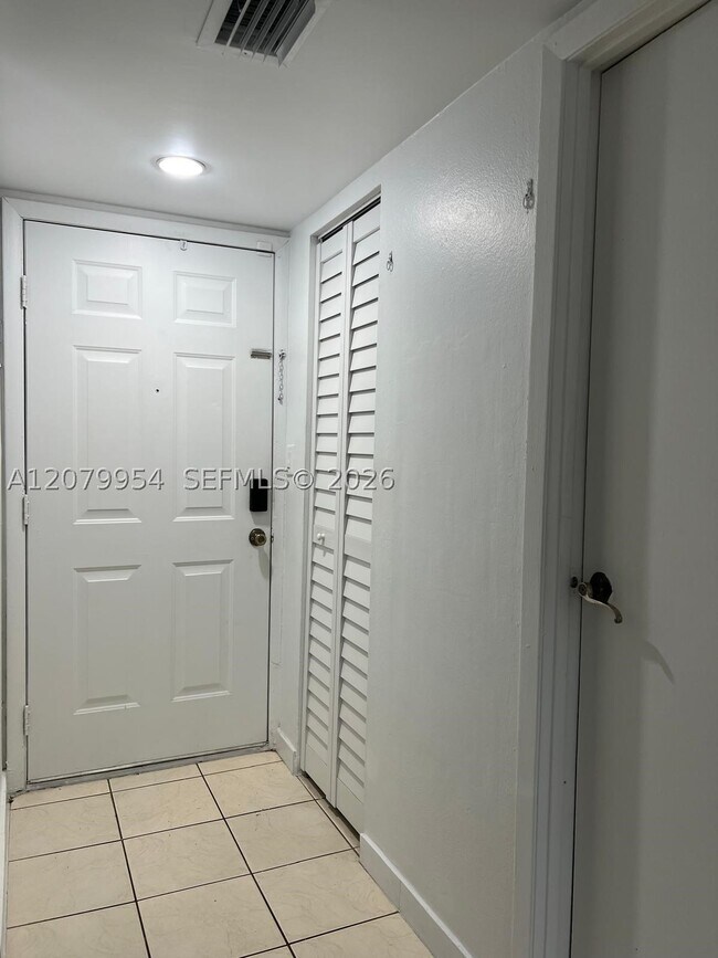Foto del edificio - 18051 NW 68th Ave