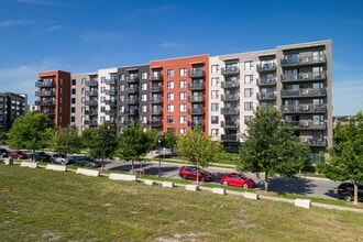 Building Photo - Le DIX65