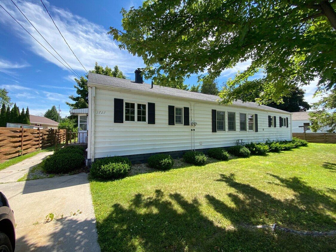 3727 Dale St, Manitowoc, WI 54220 House Rental in Manitowoc, WI