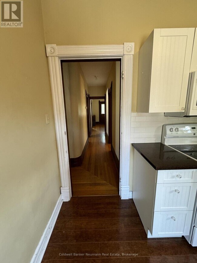 Building Photo - 376 Woolwich St