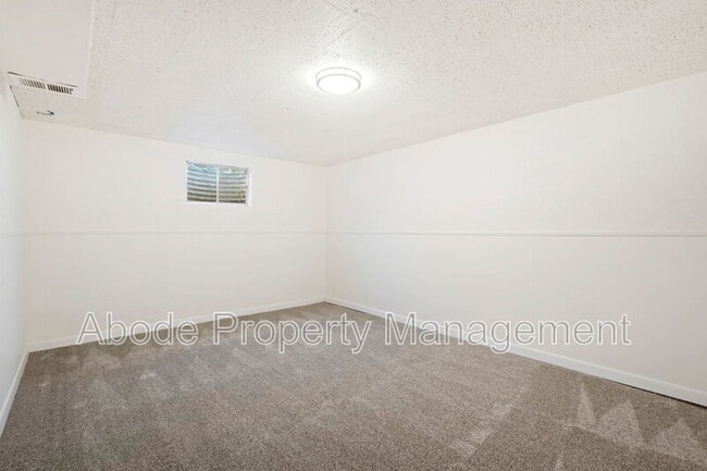 Foto del edificio - 328 N Roosevelt Ave