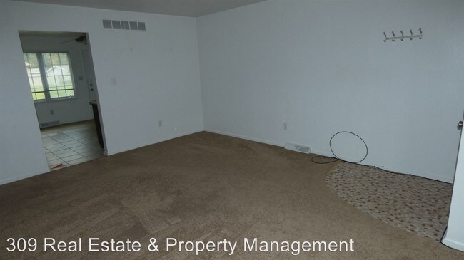 Foto del edificio - 5716-5718 W Fairview Rd