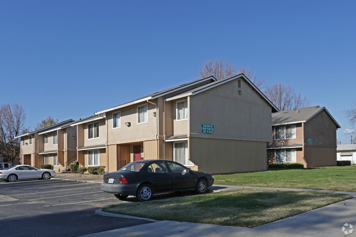 Oakwood Apartments Apartments in Ivanhoe, CA