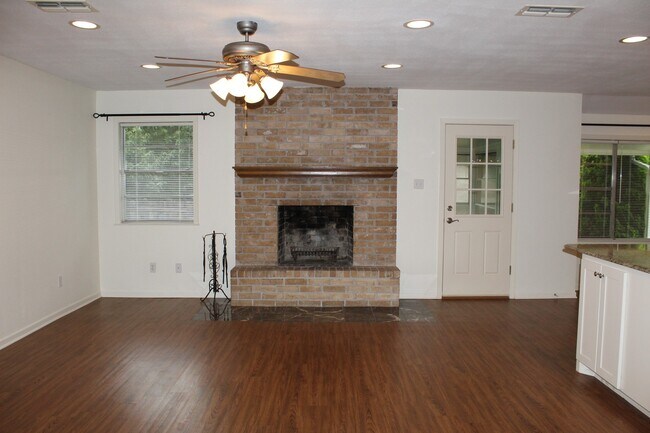 Foto del edificio - 3 BEDROOM, NORTH BELTON
