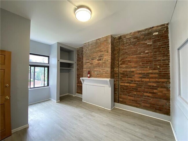 Building Photo - 271 N Dithridge St