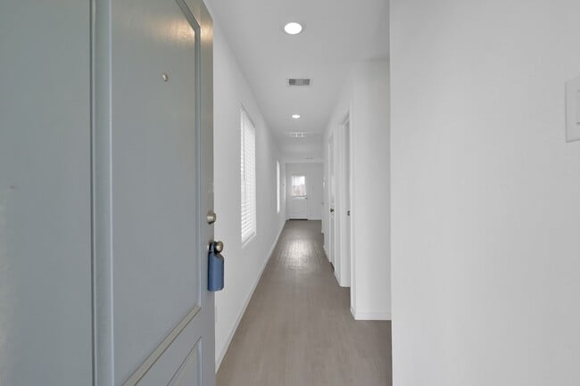Building Photo - 18271 Via Aurelia Dr