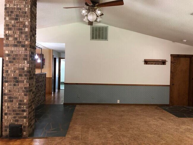 Foto del edificio - 5618 Davis Rd