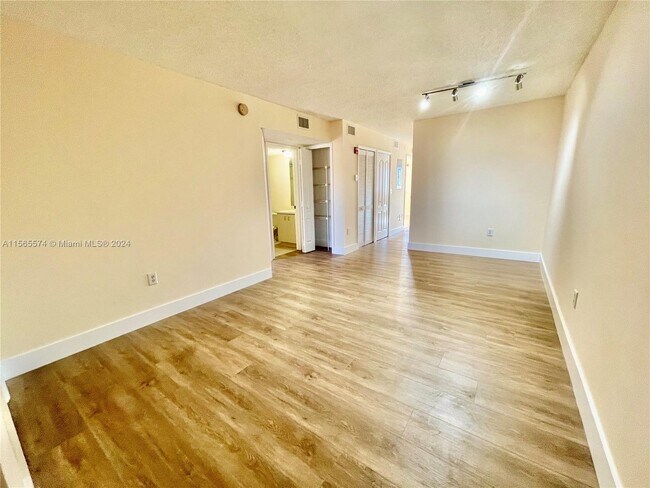Foto del edificio - 4681 NW 9th St