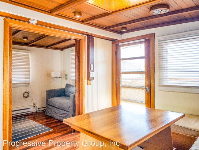 Building Photo - 2 br, 1 bath House - 21F Main Street