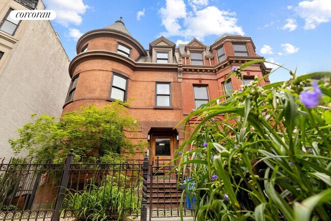 Foto del edificio - 1372 Dean St