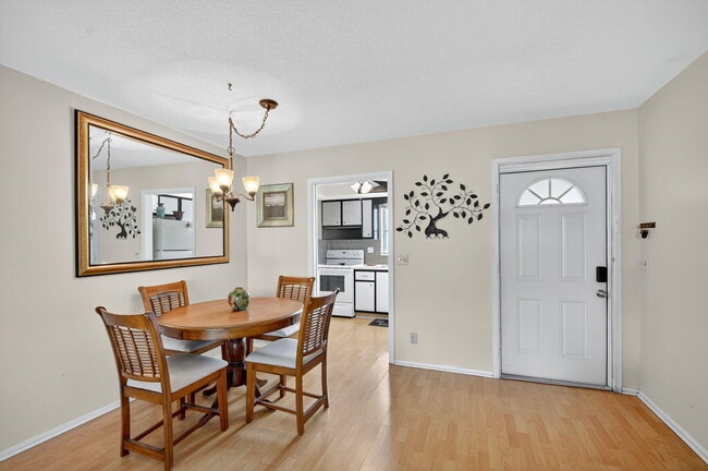 Building Photo - 2673 Barkley Dr E