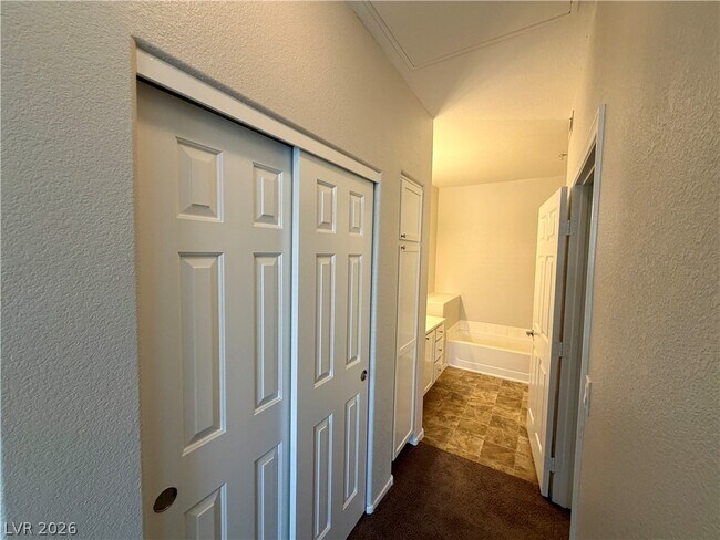 Foto del edificio - 2291 W Horizon Ridge Pkwy