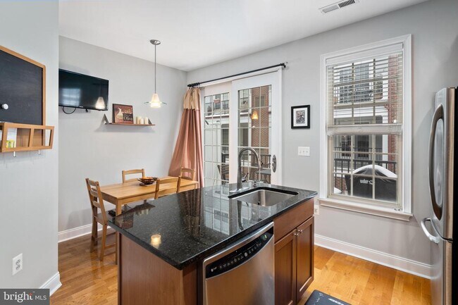 Building Photo - 402 Captains Way