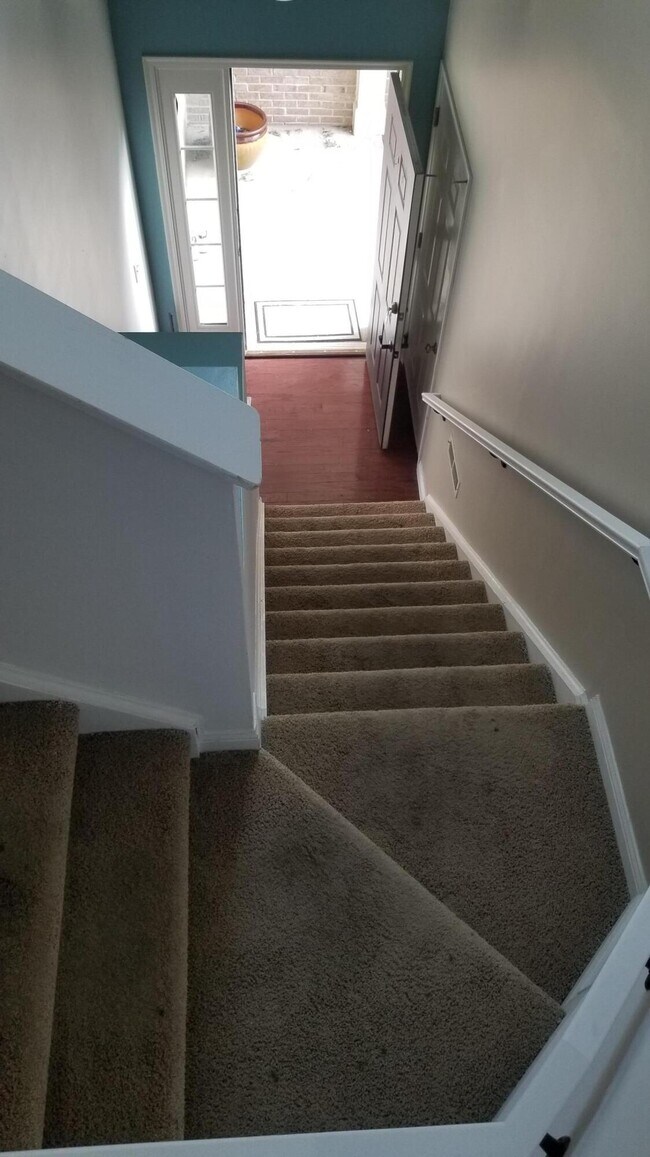 Building Photo - 410 Pinnacle Way