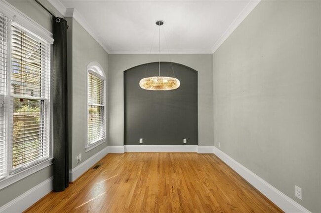 Foto del edificio - 395 Laurent St NW