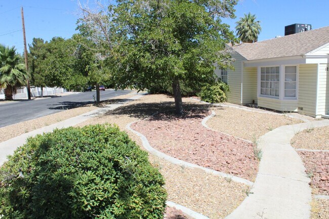 Foto del edificio - Great single story 2 bedroom 1 bathroom ho...