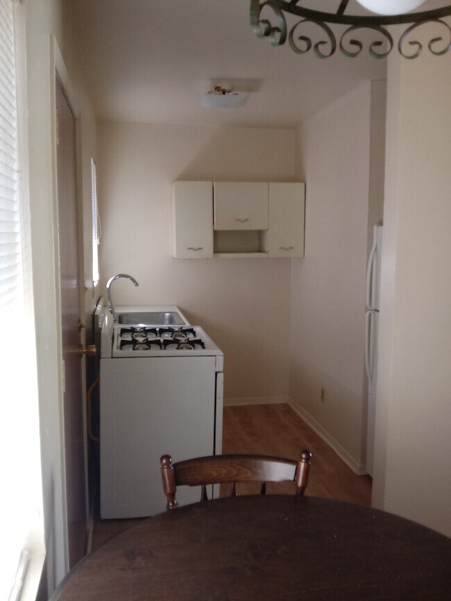 Kitchen - 1605 Water St