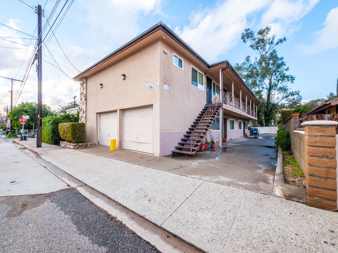 Primary Photo - 1361 Yosemite Dr