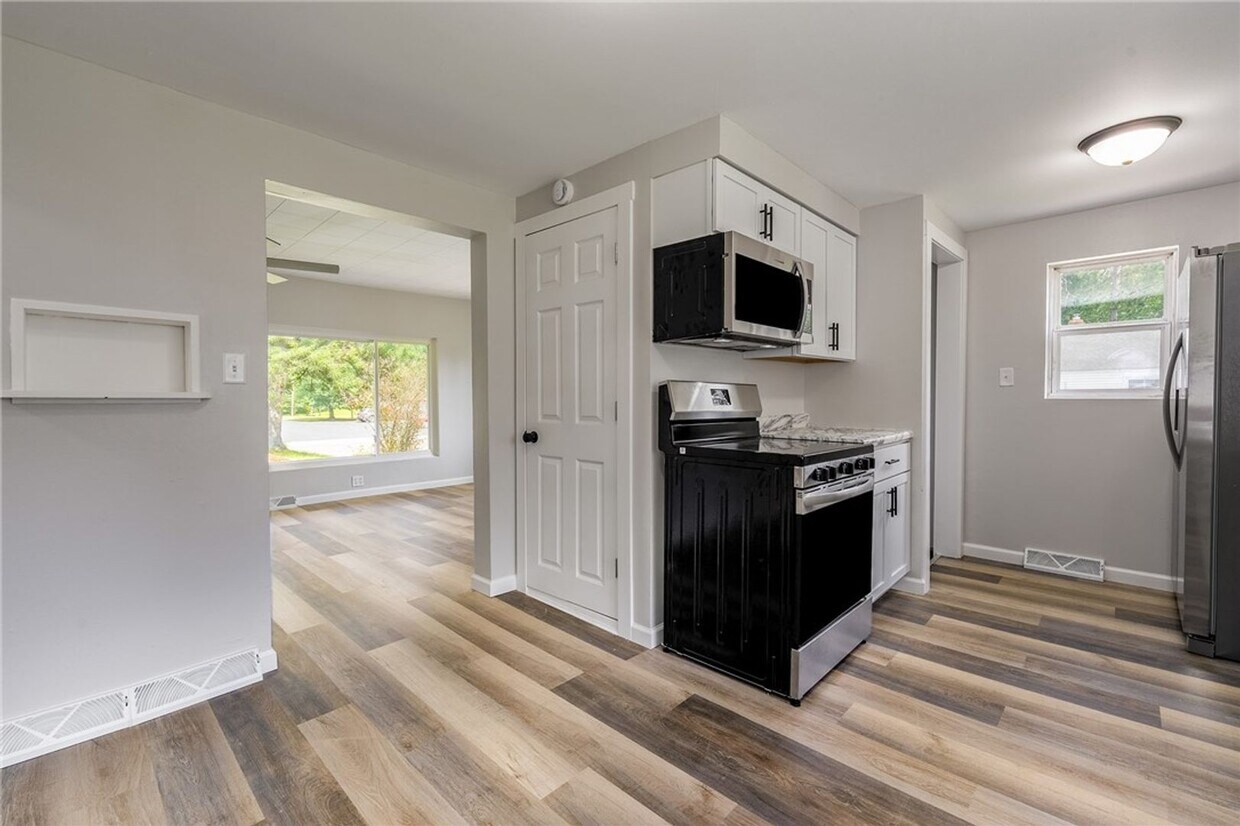 Foto principal - 1410 Lake Ave W