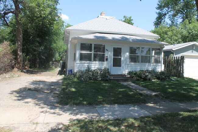 Building Photo - 218 E National St