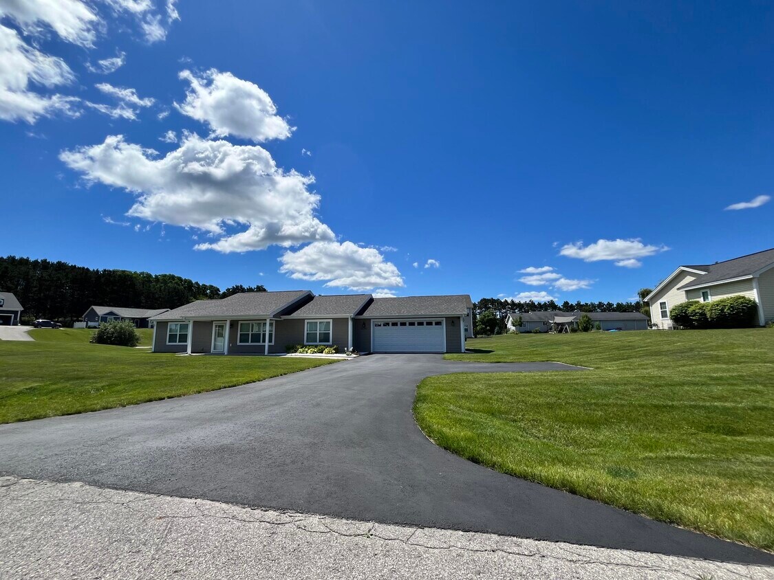 Primary Photo - 5085 Liberty Dr