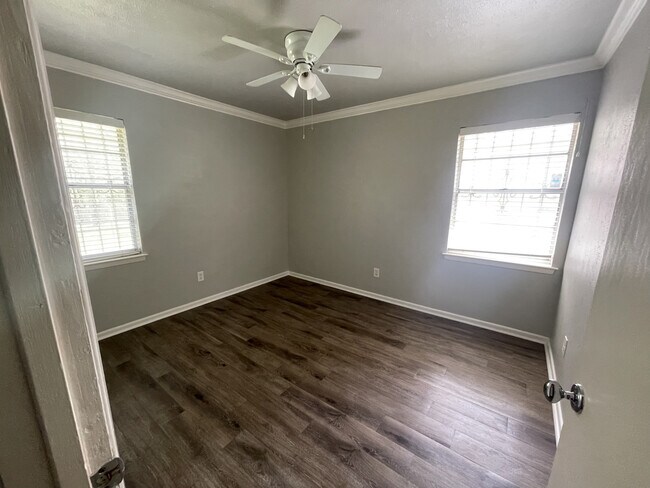 Foto del edificio - 1534 Harlandale Ave