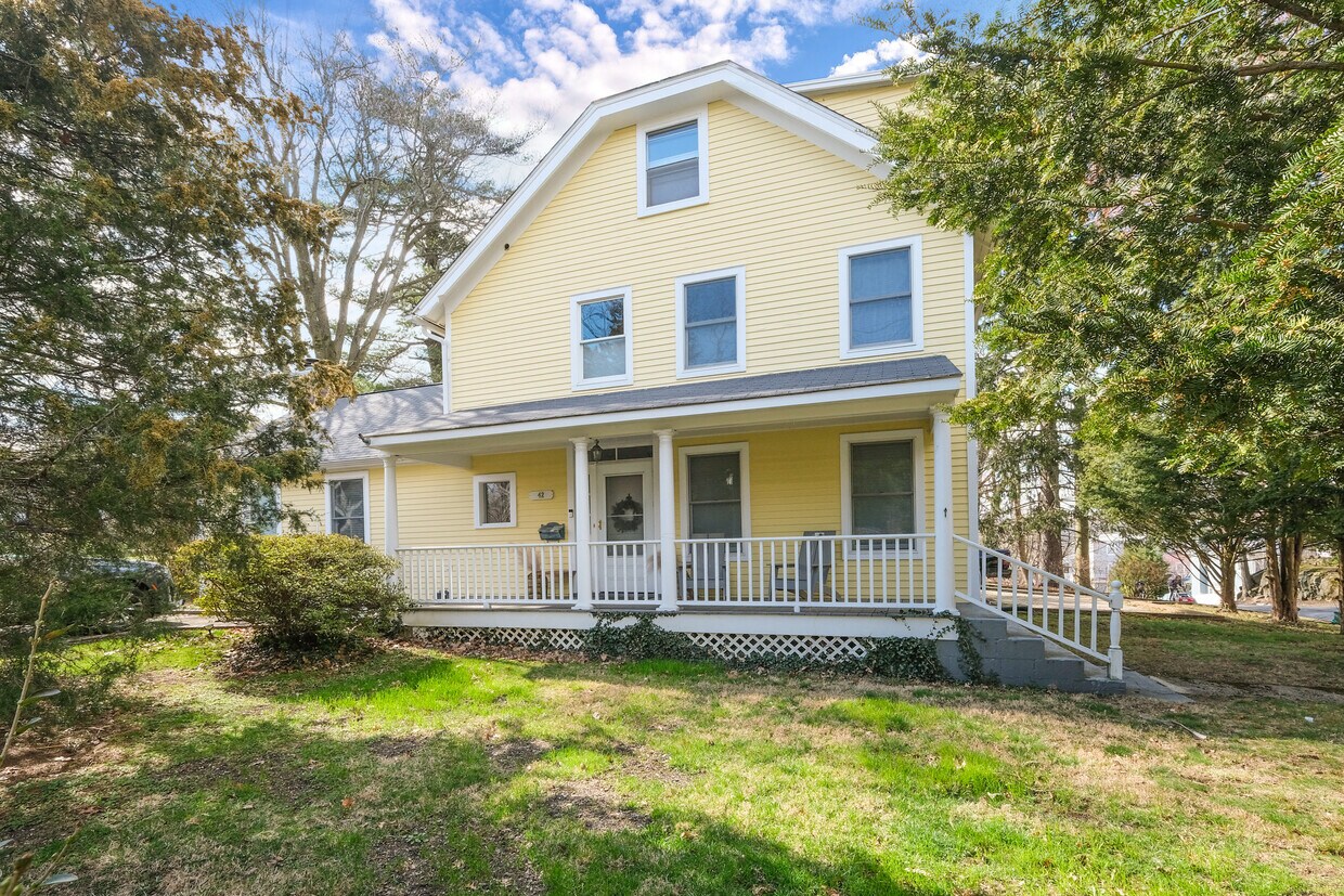 Foto principal - 42 Davis Ave