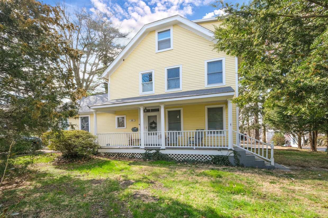 Primary Photo - 42 Davis Ave