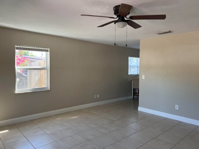 Foto del edificio - 11582 Dean St