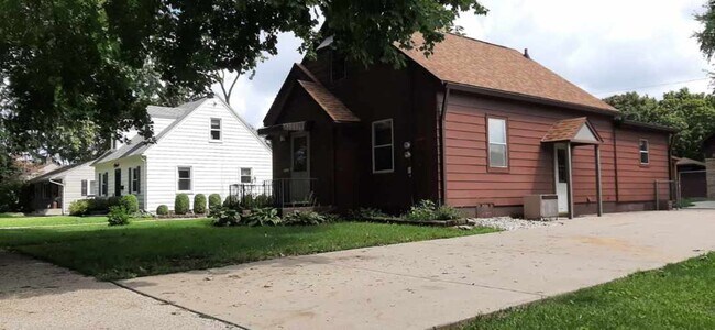 Foto del edificio - Great Eastside Location 3-Bedroom Bungalow...
