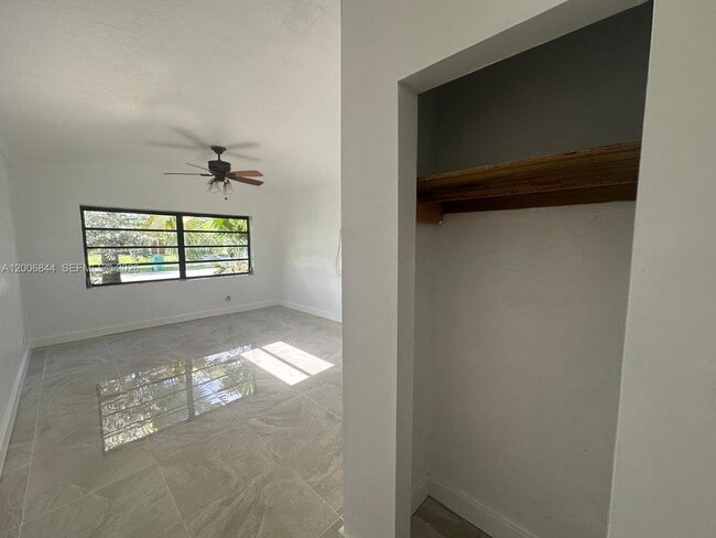 Foto del edificio - 9001 SW 197th St