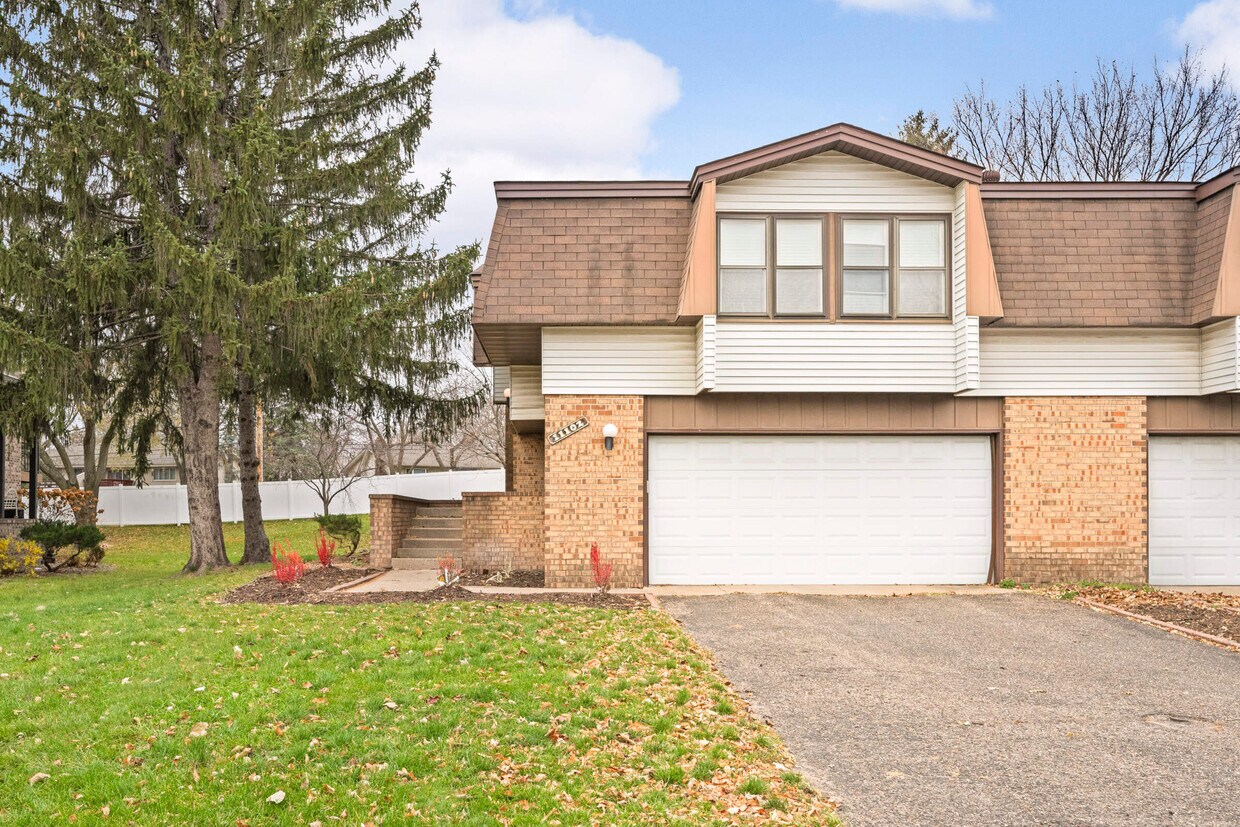 Foto principal - 11100 Utica Ave S