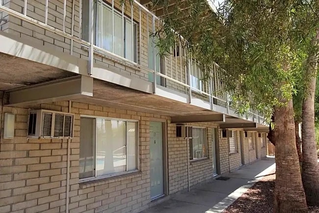 Building Photo - 13 E Limberlost Dr