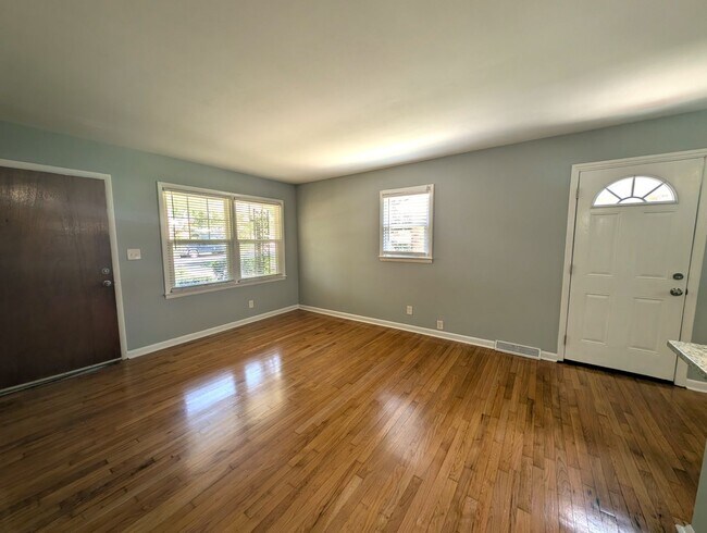 Building Photo - Minutes from UPTOWN! 4 Bedroom!  100% Remodeled!