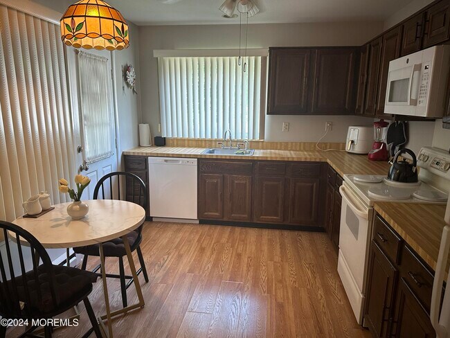 Foto del edificio - 805A Westminster Ct