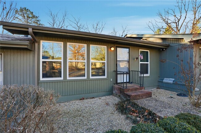 Foto del edificio - 10 Dogwood Dr