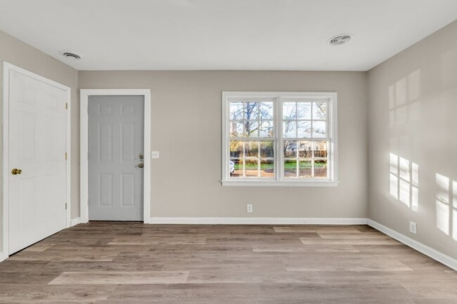 Building Photo - 403 E Jordan Ave