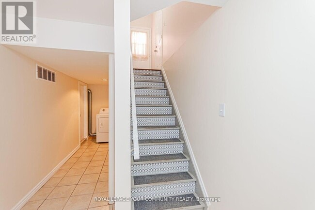 Building Photo - 6 Round Hill Ct