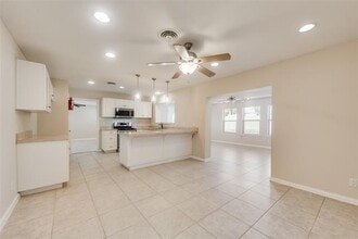Building Photo - 8611 Hanford Dr
