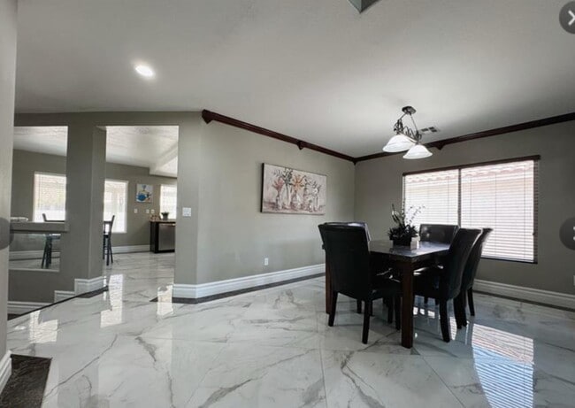 Breakfast table - 9848 Sonora Bend Ave