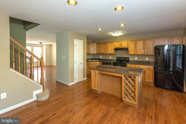 Building Photo - 108 Maximillian Ct SW