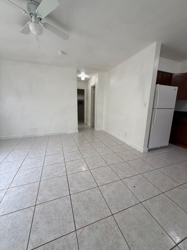 Building Photo - 5211 NW 17th Ct