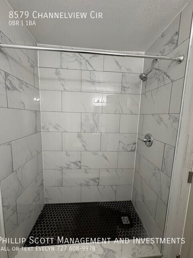 Foto del edificio - 8579 Channelview Cir