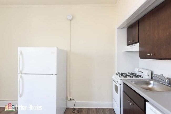 Building Photo - 3314 W Diversey Ave