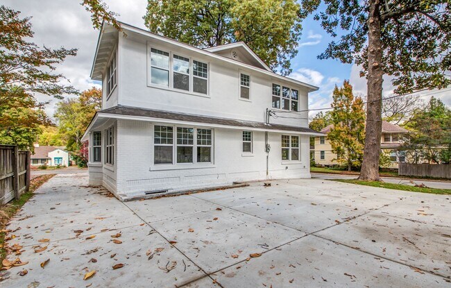 Foto del edificio - Elegant Midtown Memphis Single-Family Home for Lease