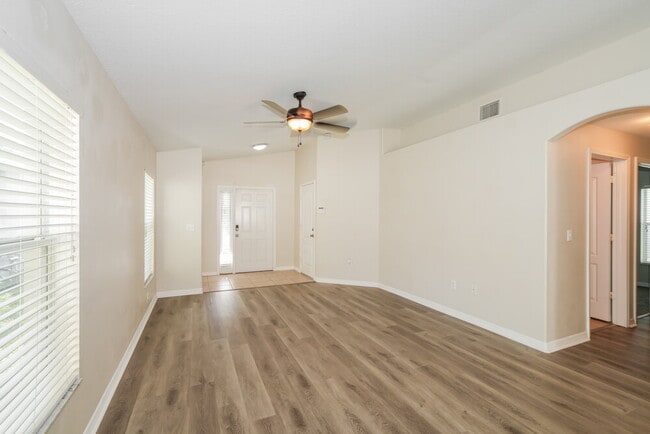 Foto del edificio - 15405 Quail Woods Pl