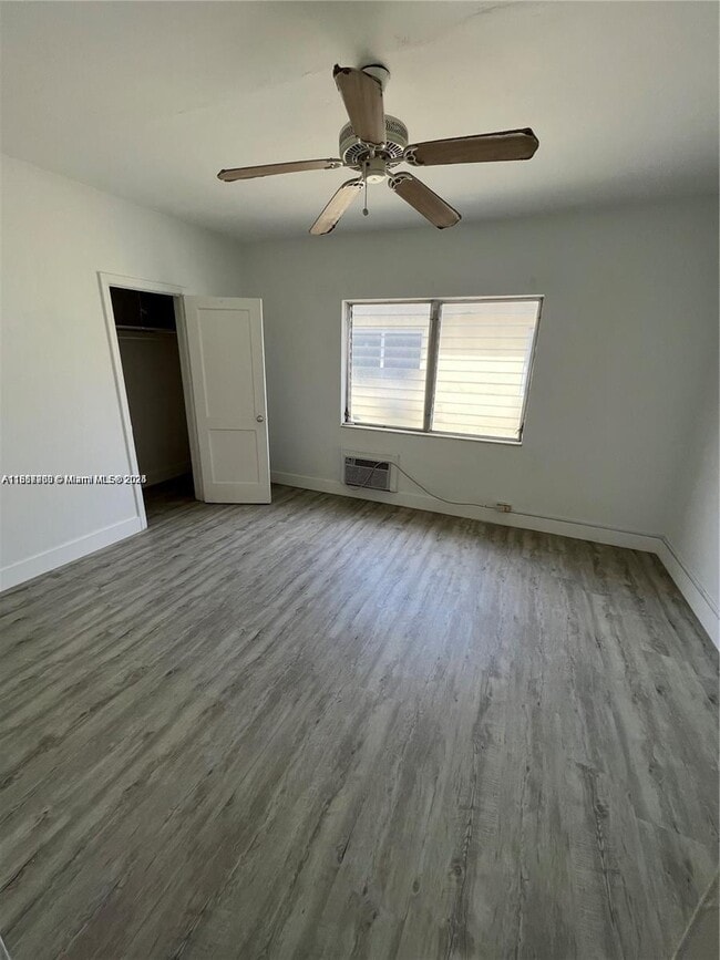 Foto del edificio - 945 Bay Dr