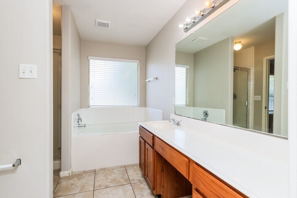 Foto del edificio - 2447 Halstead Dr