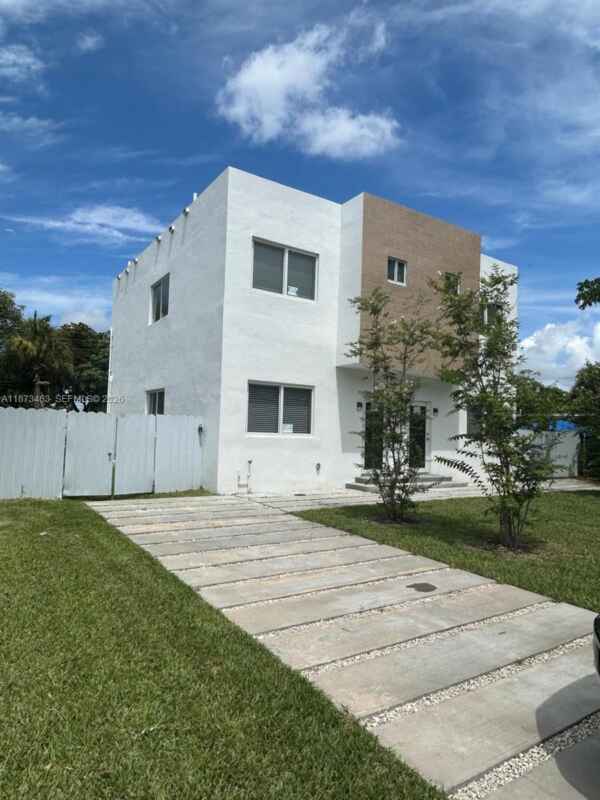 Foto del edificio - 723 NW 19th Ave
