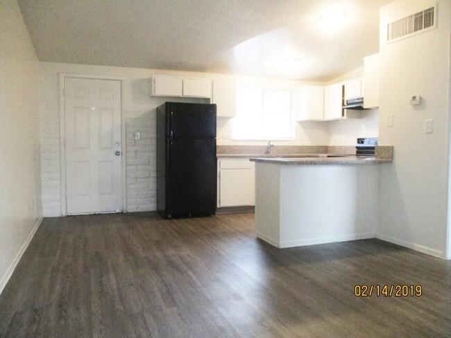 Foto del edificio - 3020 N. Balboa Avenue #2